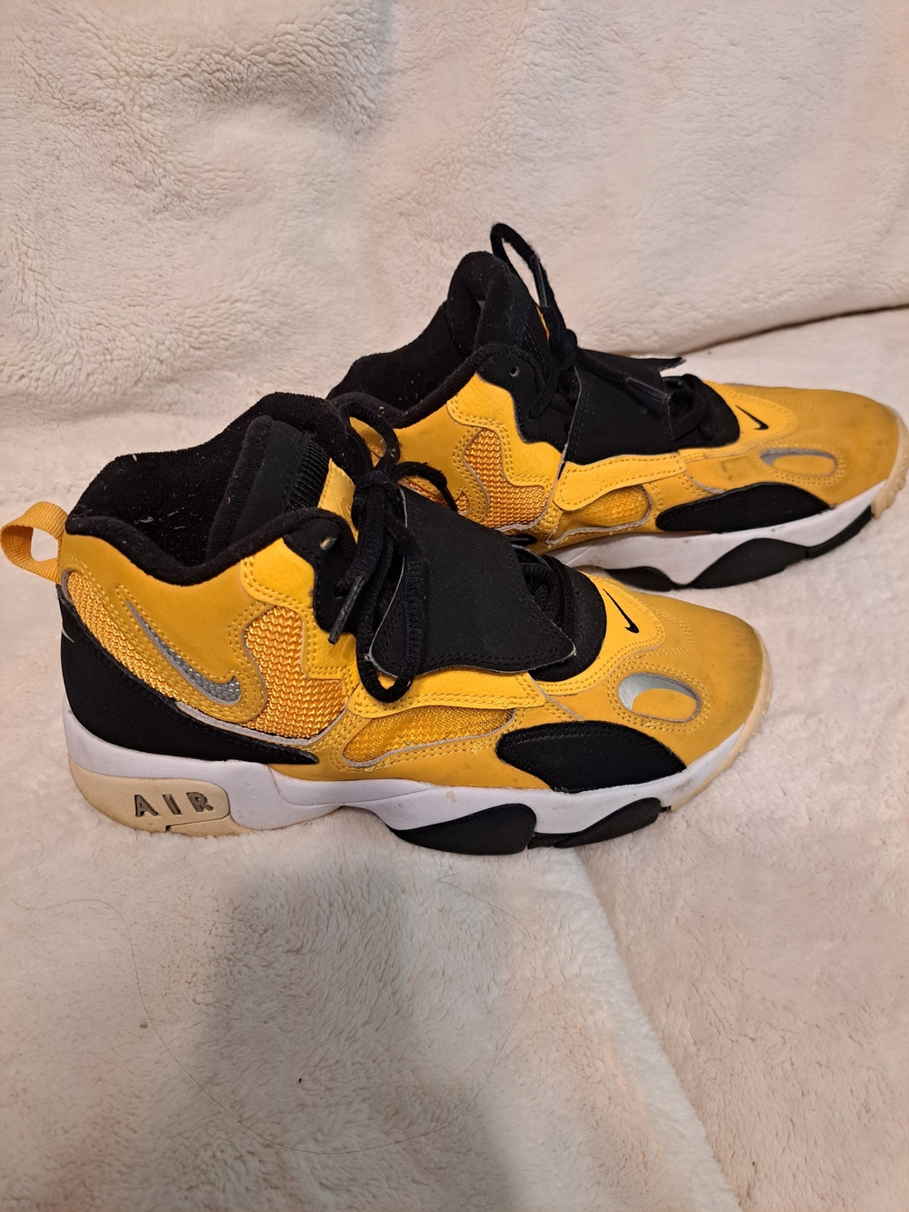 Nike Air Max Speed Turf Kids Yellow and Black Air Trainers with Silver Swoosh